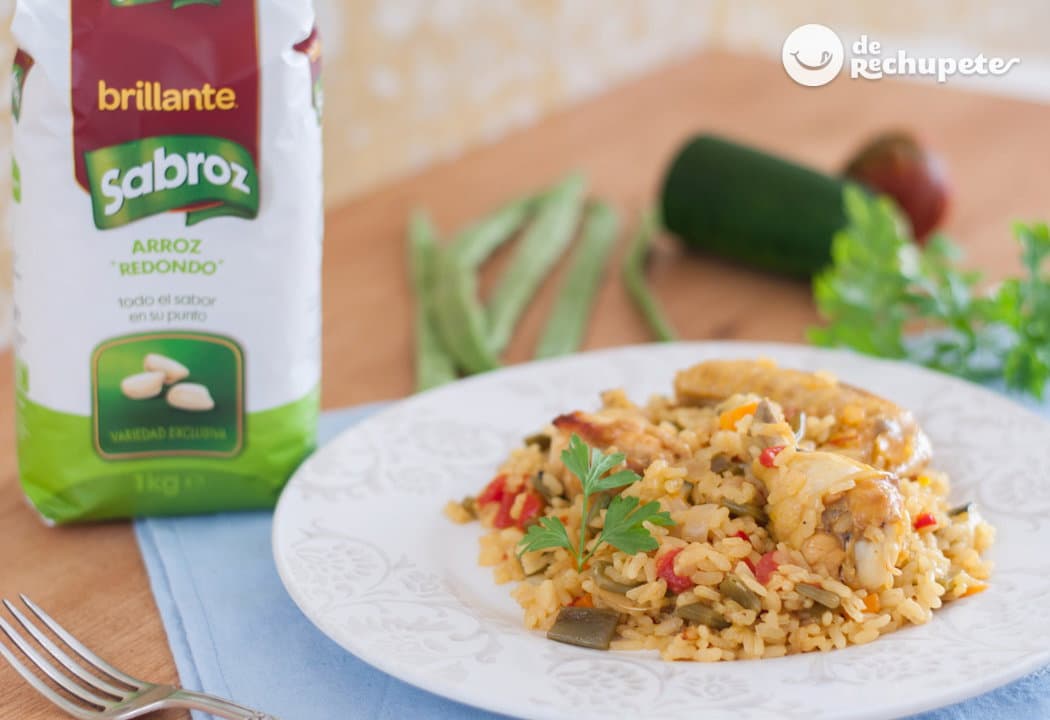 Receta de Arroz Con Pollo Fácil: La Receta Tradicional Paso A Paso preparada paso a paso — fotografía editorial de RecetaGenial