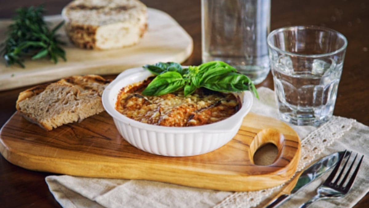 Receta de Berenjenas Rellenas De Carne Picada: La Receta Clásica Y Reconfortante preparada paso a paso — fotografía editorial de RecetaGenial