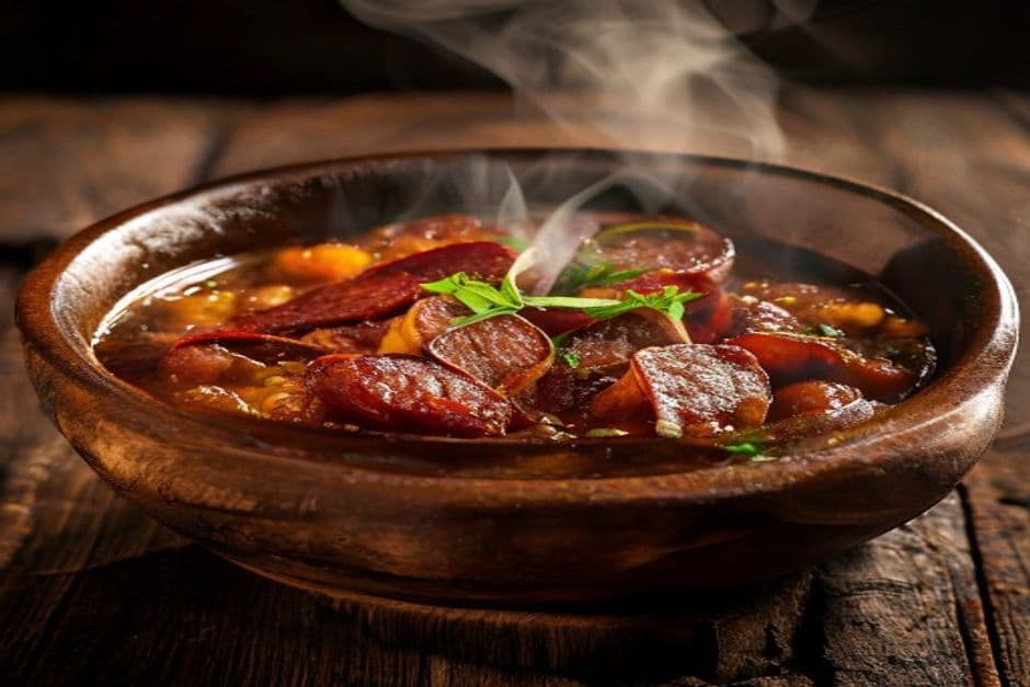 Lentejas con Chorizo de Pueblo: El Guiso que Alimenta el Alma