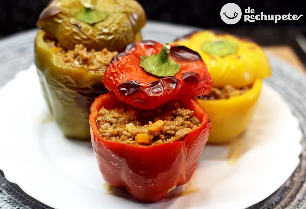 Receta de Pimientos rellenos de carne al horno fácil preparada paso a paso — fotografía editorial de RecetaGenial