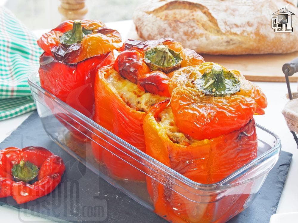 Receta de Pimientos rellenos de carne con patatas y romero preparada paso a paso — fotografía editorial de RecetaGenial