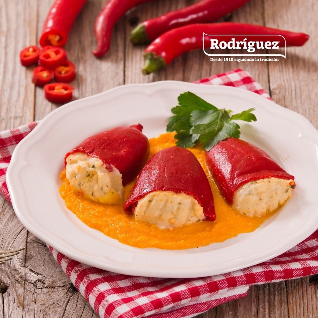 Receta de Pimientos rellenos de carne de jamón ibérico cremosas preparada paso a paso — fotografía editorial de RecetaGenial